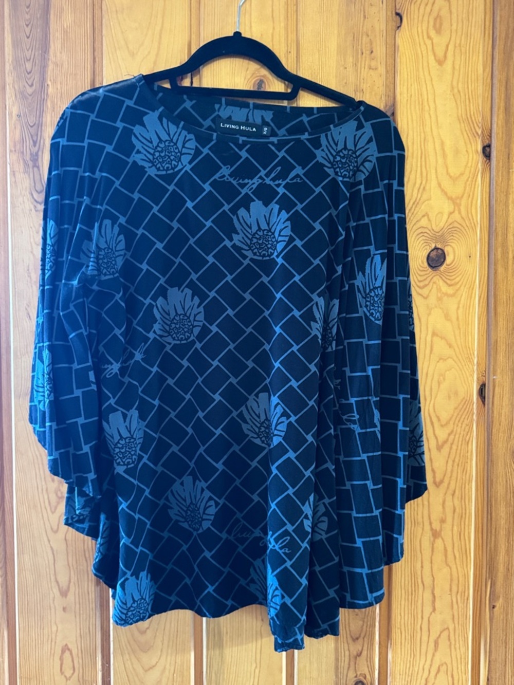 Gently used Livibg Hula Black Floral Grid-Print Tunic